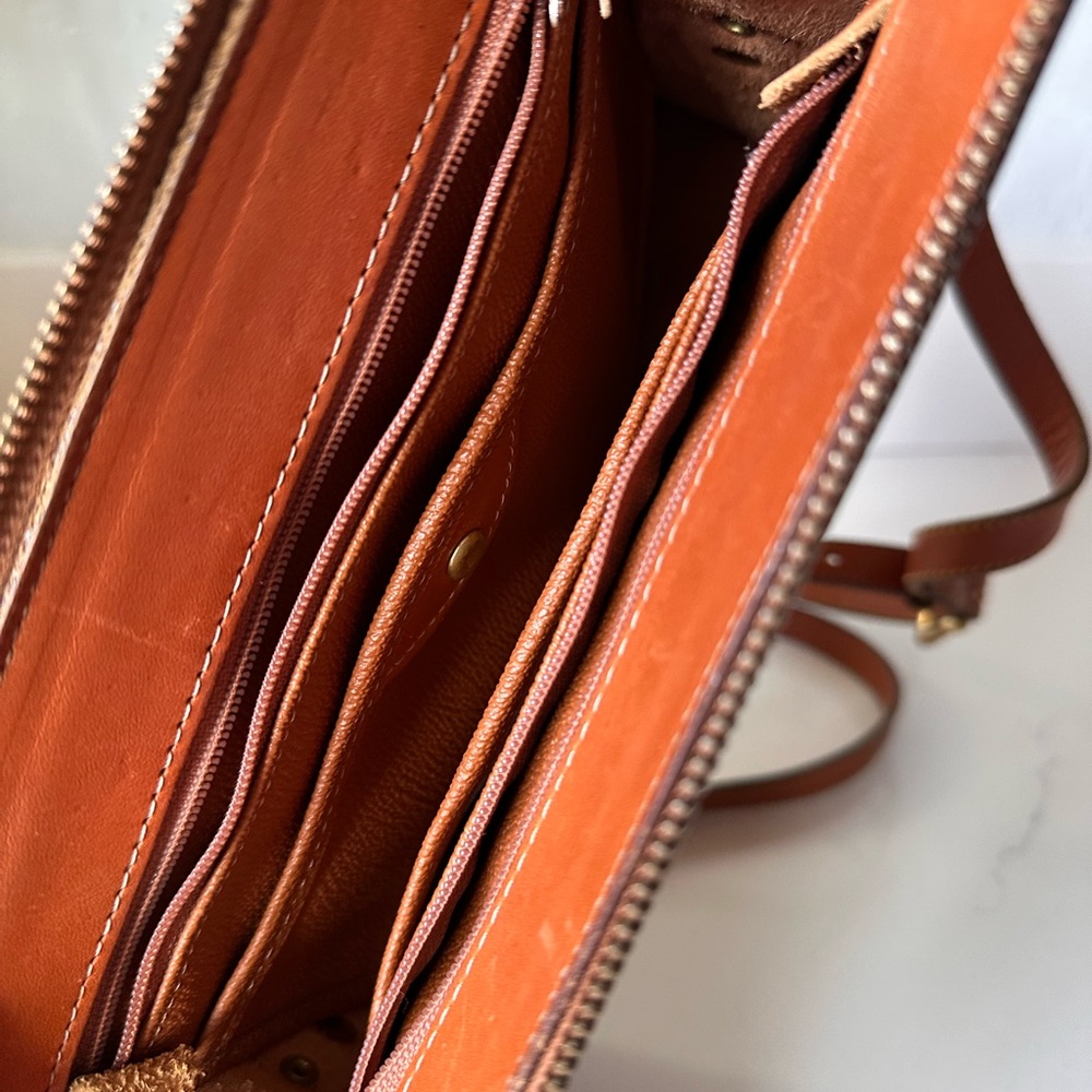 Vintage Dooney & Bourke Tan Crossbody Bag with Pebbled Leather-Made in USA - Picture 10 of 11